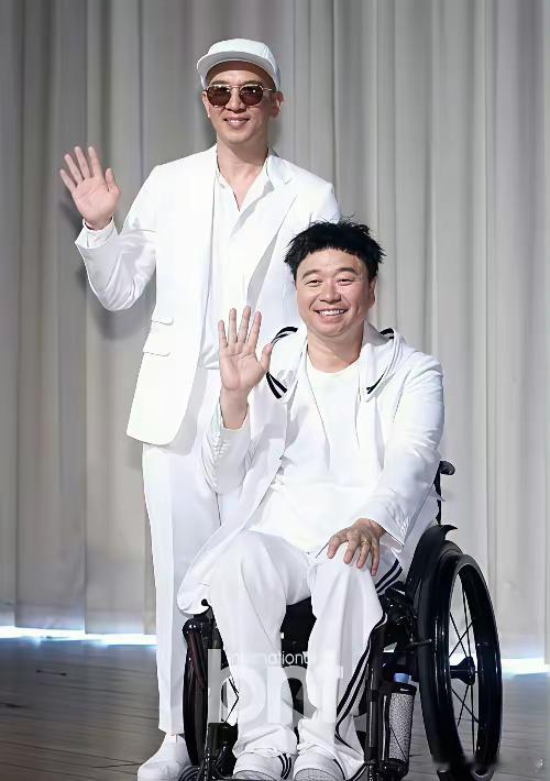 具俊晔这辈子也挺可怜的，幼年丧父，中年丧搭档，老年丧妻，一辈子无后，幸好还有一个