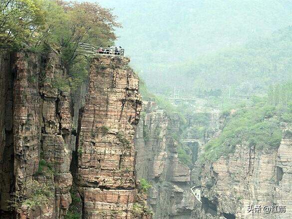父母相互拍照，六岁儿子不幸坠崖。别让“拍风景”变成“追悔莫及”！
五一假期的温州