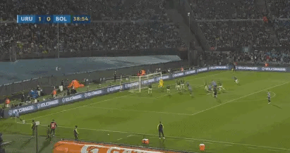 离开高原，玻利维亚队门将也缺氧？[捂脸]球都不知该往哪扑了！但不是缺氧，而是被氧