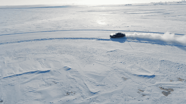 #那些让你震惊的驾驶技术#冰雪天气来临，司机朋友们又要“汗流浃背”了，别慌，看看