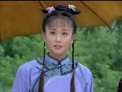 紫薇的设定是山东人，有人说，新版紫薇长得高挑，不是传统的小鸟依人型，更符合一个能