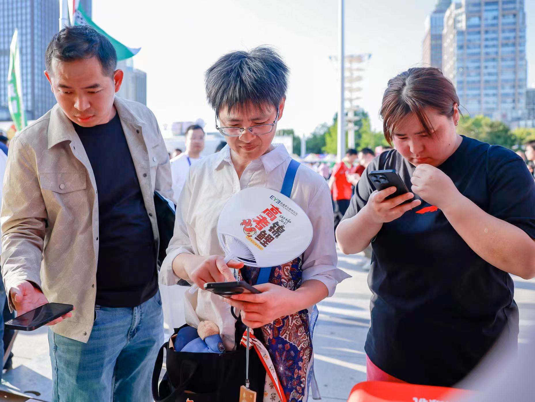 建议苏超比赛标配菊花茶老百姓球迷健康守护站 苏超观赛氛围感拉满，健康更要到位！老