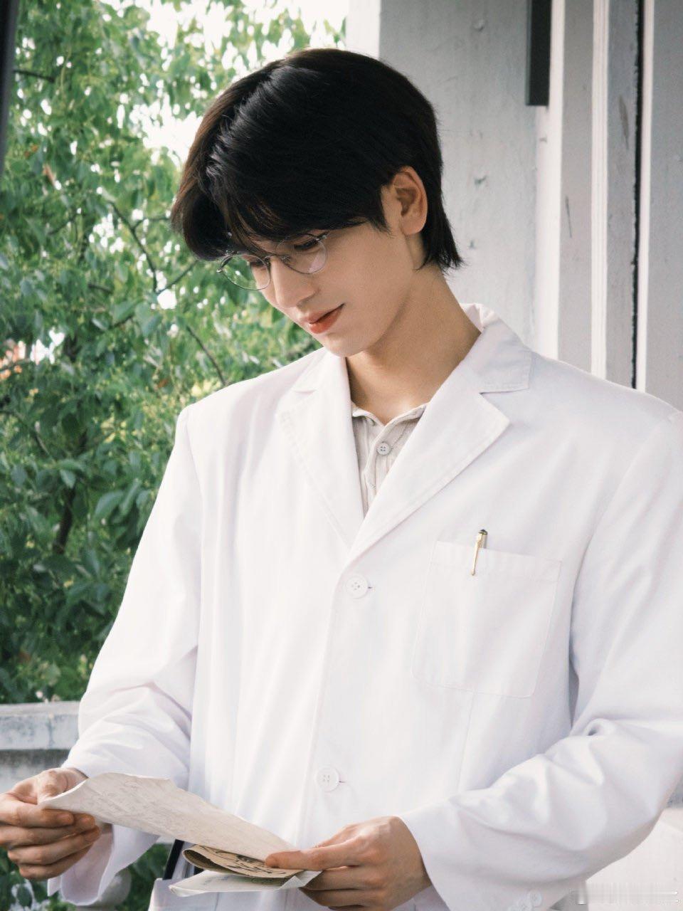 听说桃要发《这一秒过火》和《逐玉》的新年物料，本路人激动得搓手手，路透盘包浆了终