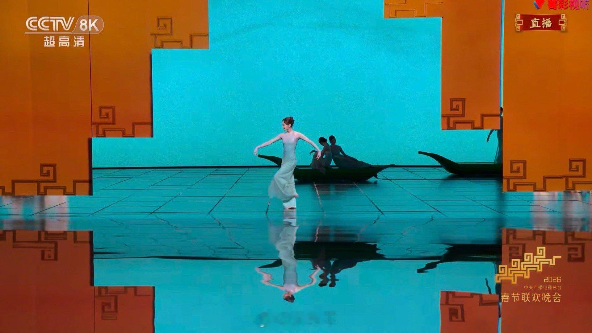 我对春晚的期待从一开始的语言类节目过渡成魔术，现在已经变成了舞蹈类节目，确实太美