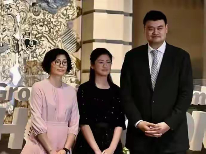 姚明的女儿15岁就已经有2米了，只可惜不爱打篮球 