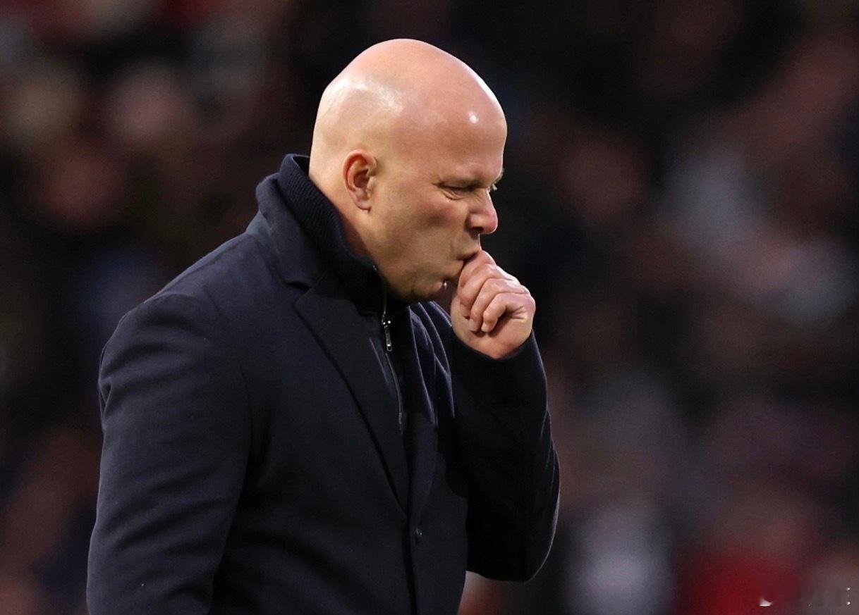 好好的一支可以争冠球队，基本被斯洛特拆解了。面对打防反的球队，没办法没想法、没创