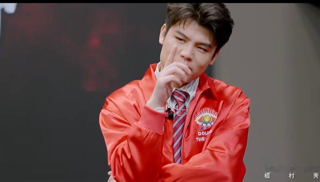 杜华问何广智比徐志胜帅吗艺笔封神综艺爆笑名场面上线，何广智全新妆造焕然一新，假睫