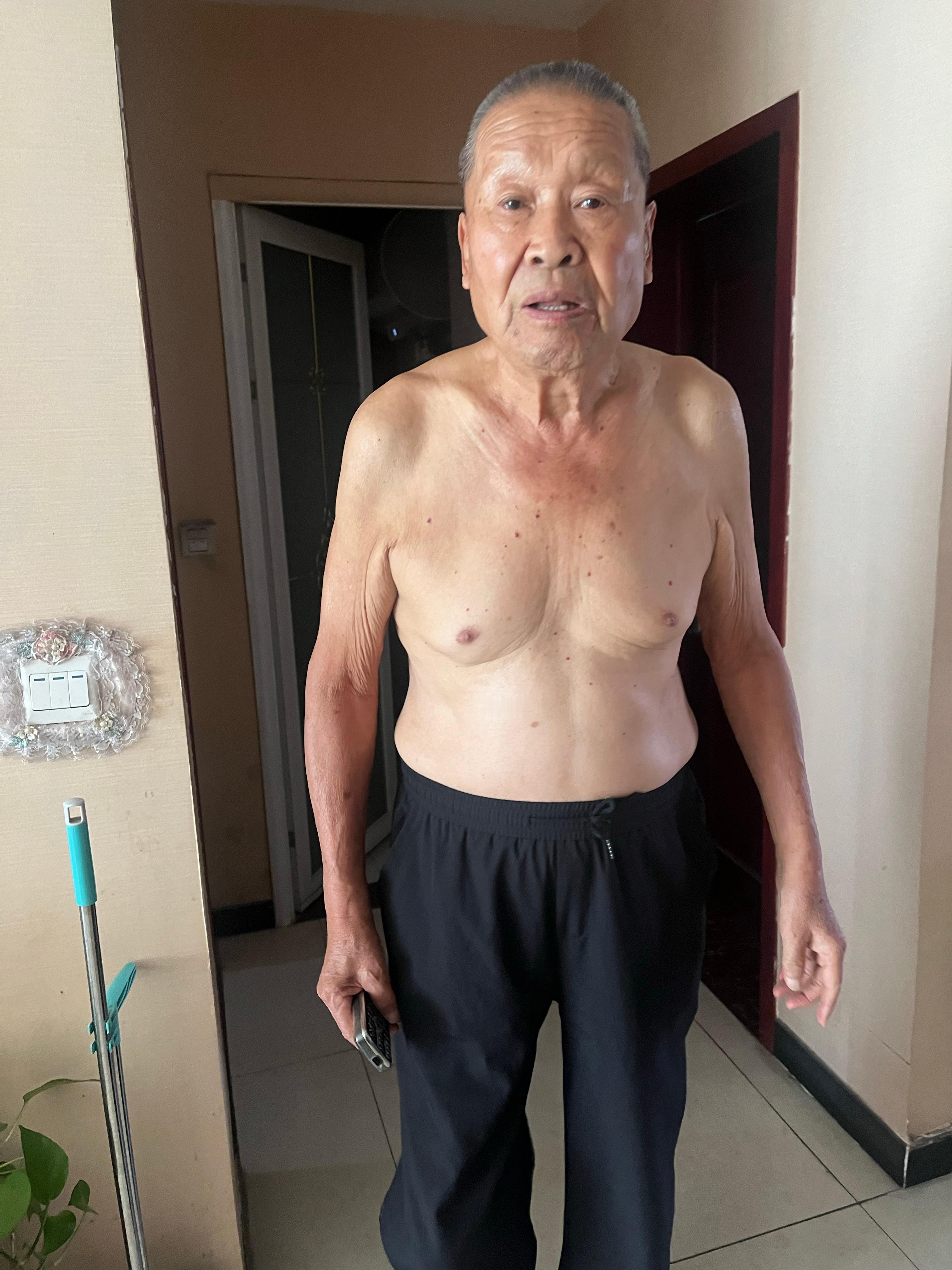 不该我值班的日子过得就是快啊，大哥值班结束换二姐来了。        看见娘我就