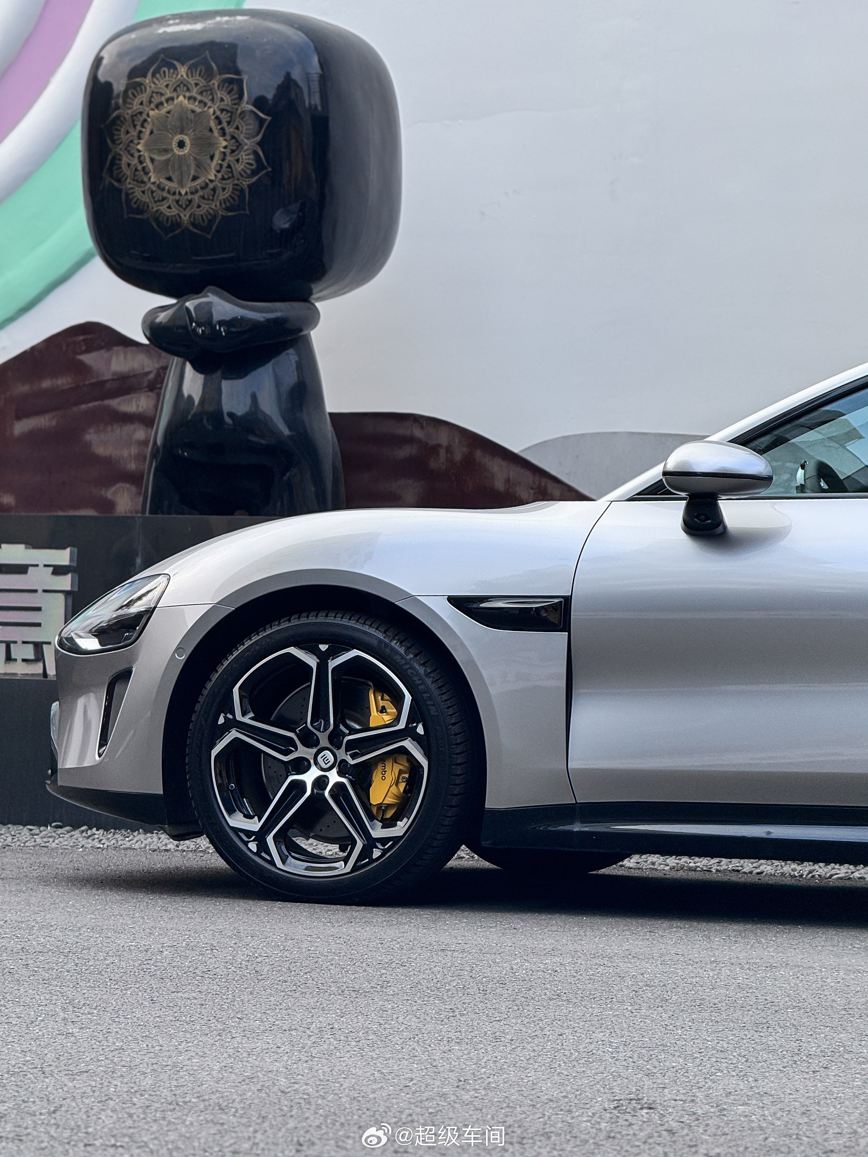 小米SU7｜GT银这一抹冷峻金属的流动光泽✨低调却锋芒毕露，科技与力量的完美碰撞