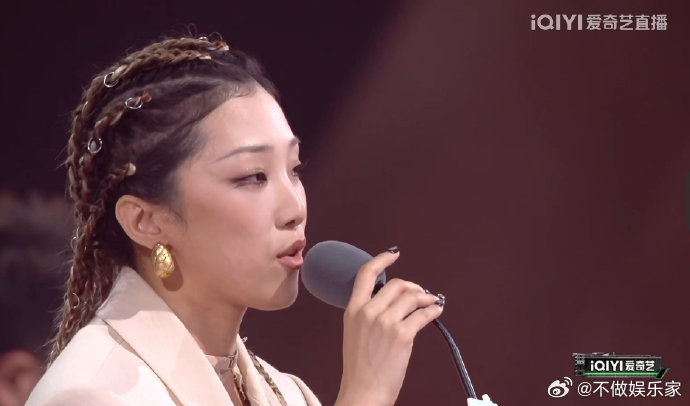 Yamy成说唱巅峰对决名人堂Top5唯一女Rapper，这结果比节目本身更有话题