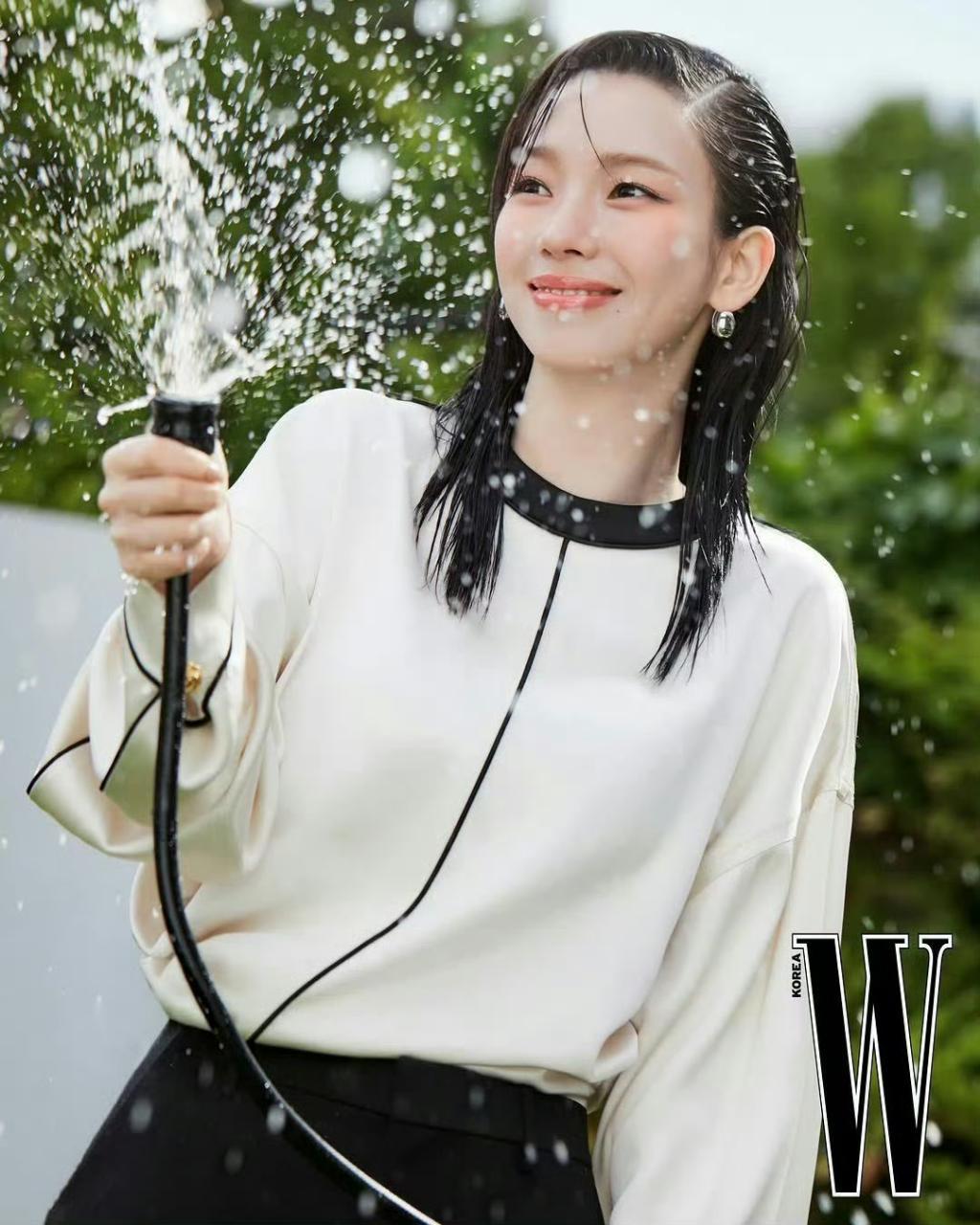 香奈儿全球美妆代言人给柳智敏推封一览1.芭莎电子刊2.WKorea特刊3.VK电