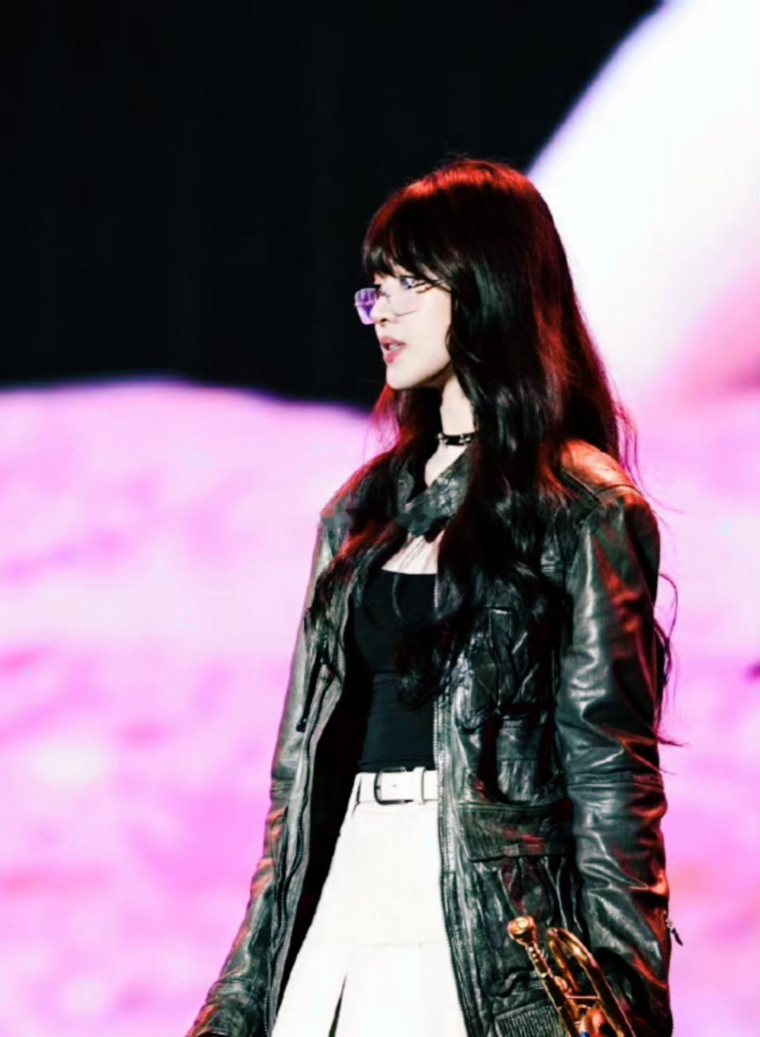 小号手郜一霏签约新公司了央音科班底气十足！小号手郜一霏官宣签约新公司，跨界玩转出