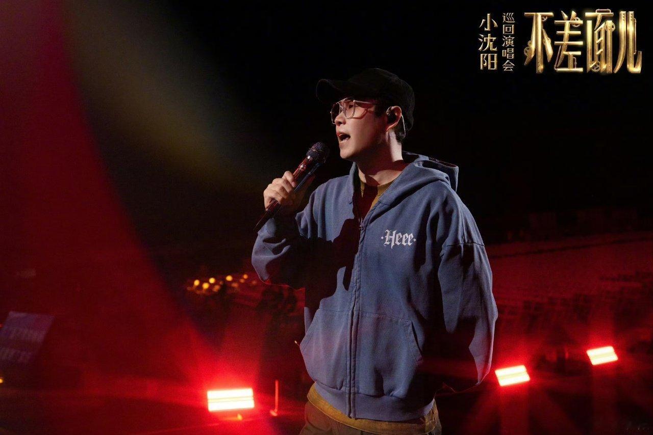 小沈阳夫妇开起玩笑没轻没重沈春阳：感谢老公对视如己出……小沈阳：？？？黑人问号脸