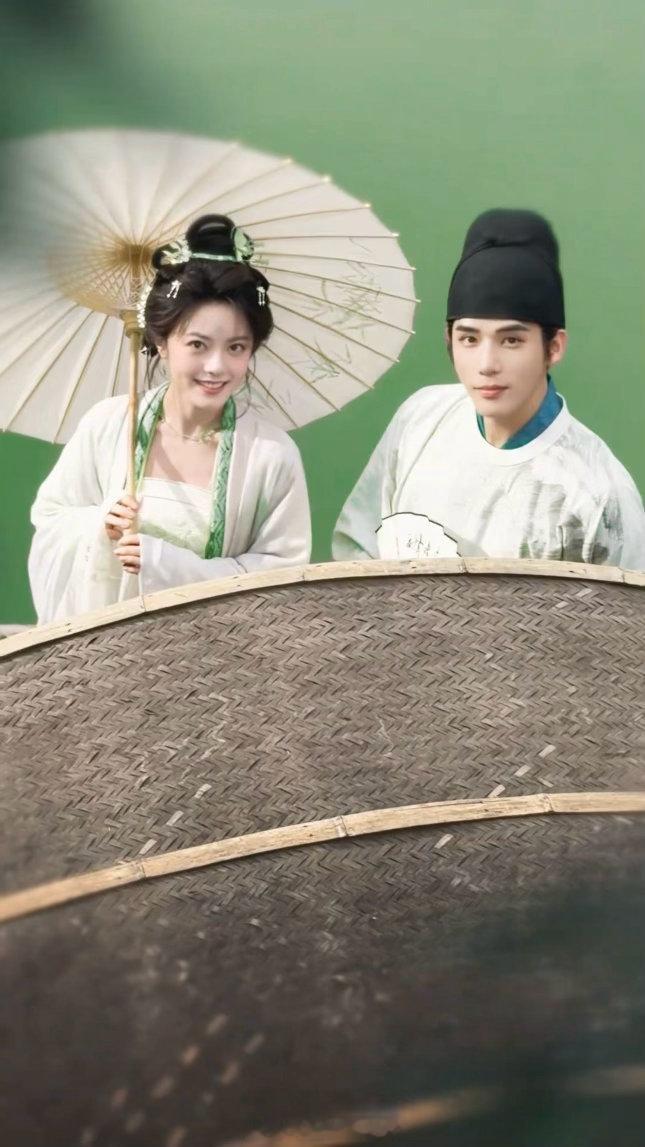 一念江南官配大事很妙 赵今麦今麦郎上新人了，这次是王安宇🫶！上班摸鱼看到官宣直