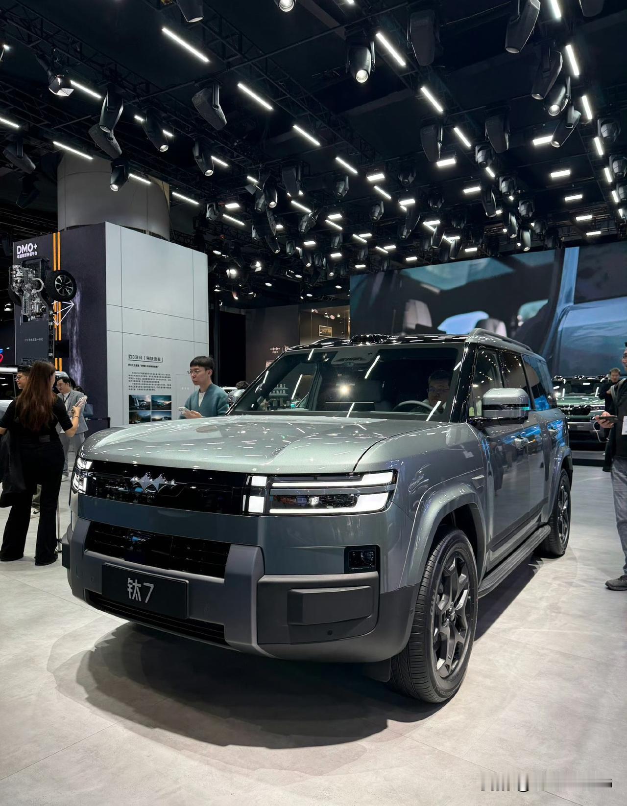 方程豹“5837”矩阵引爆广州车展，王传福亲临释放产能升级信号  
  
11月