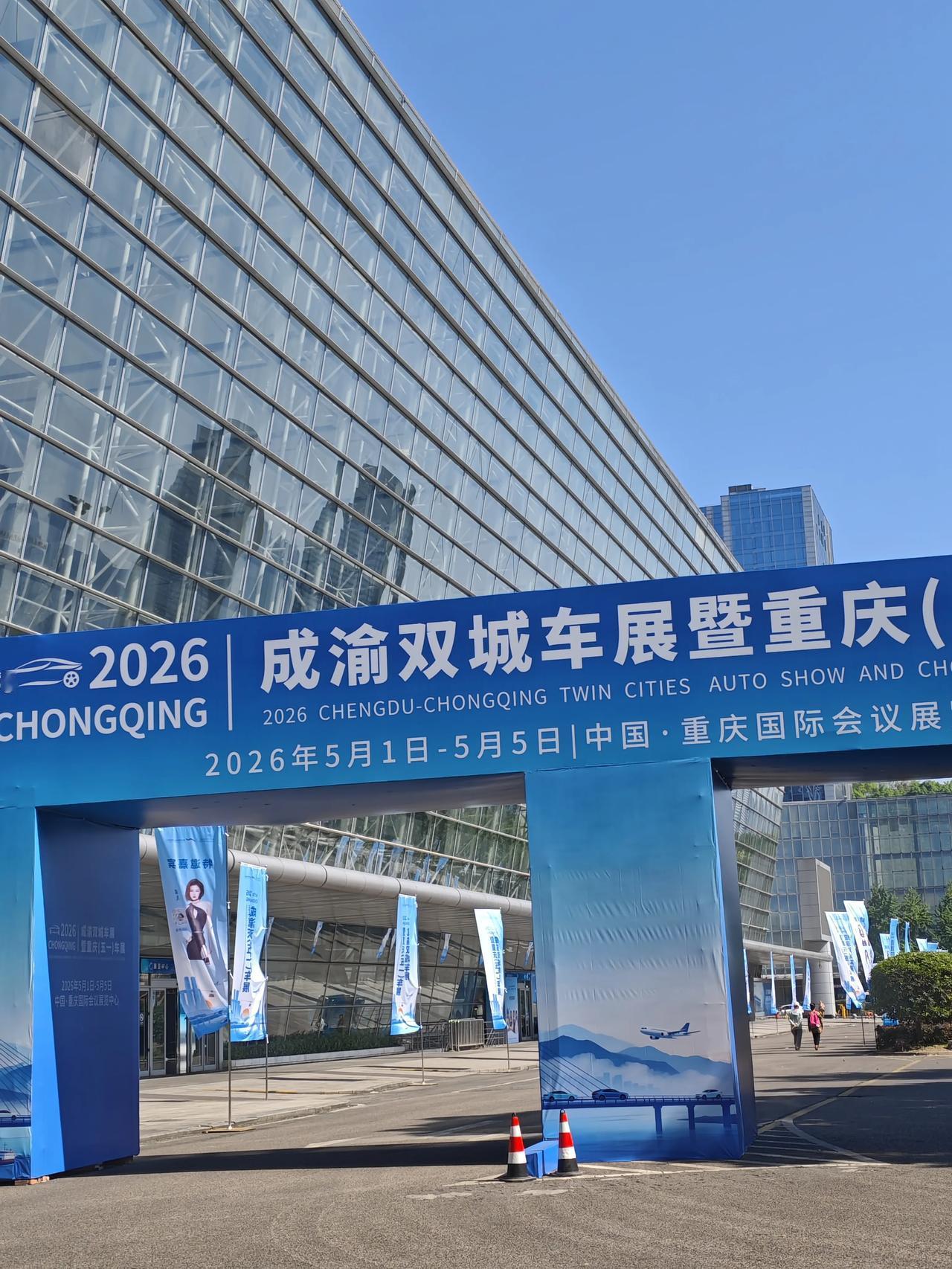 重庆五一期间在南岸区国际会展中心搞了一个成渝两地的车展，前往参观的人寥寥无几，显