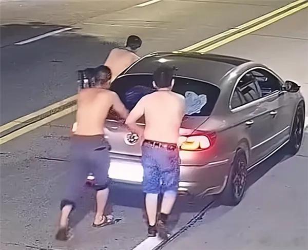 交警回应3男子酒后推车回家算酒驾吗哈哈简直是人才啊，不过随后襄阳当地交警部门相关