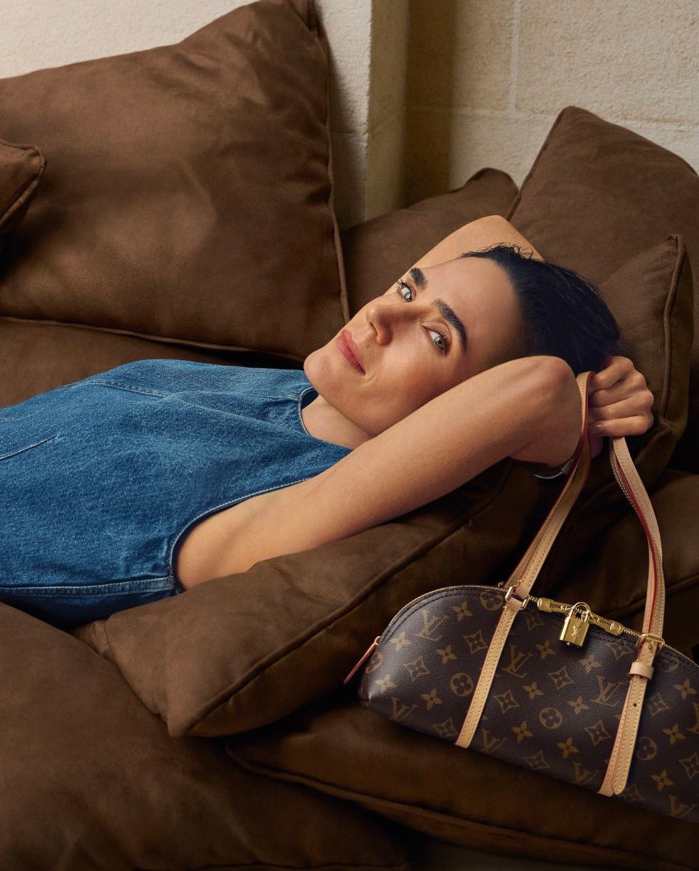 詹妮弗·康纳利给LOUIS VUITTON拍摄的新照𝐉𝐞𝐧𝐧𝐢𝐟𝐞