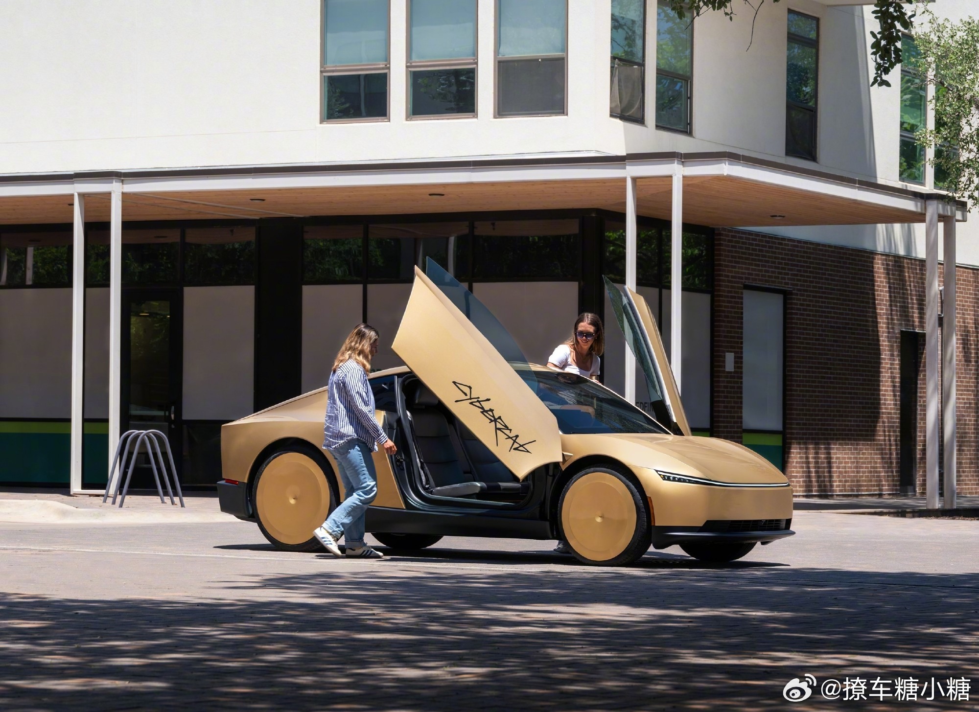 特斯拉Cybercab乘坐指南大V聊车 就问一句国内什么时候能上？一定要来去感受