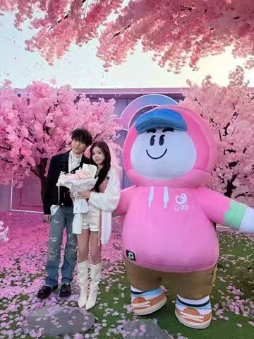 武汉音乐节现场服务给到夯武汉音乐节现场居然有专属摄影师！比我对象拍的好多了，就算