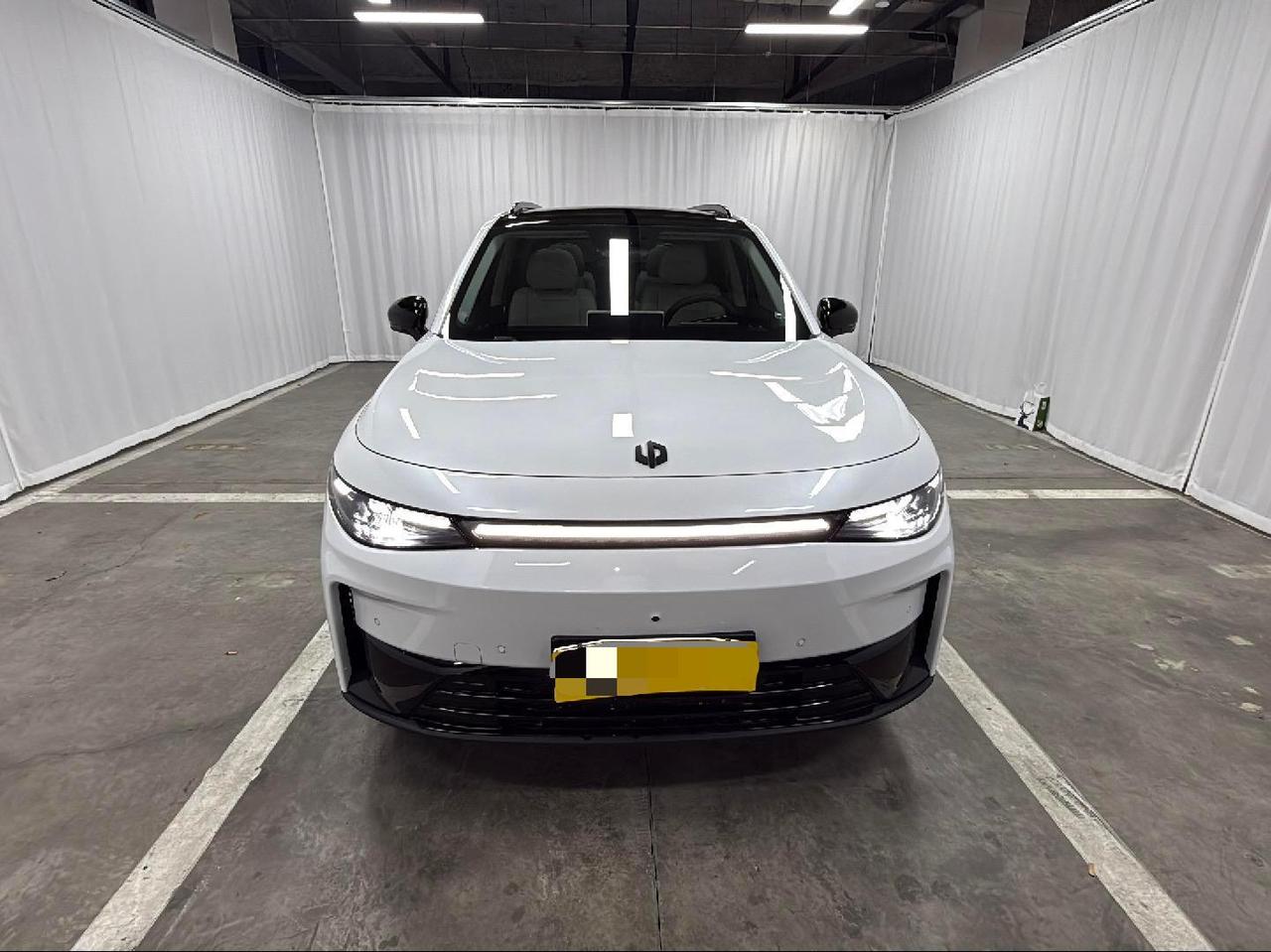 预算不高，想买6座。又想省油，还想不丢份，有这样的车吗？
试试看这辆二手的零跑C