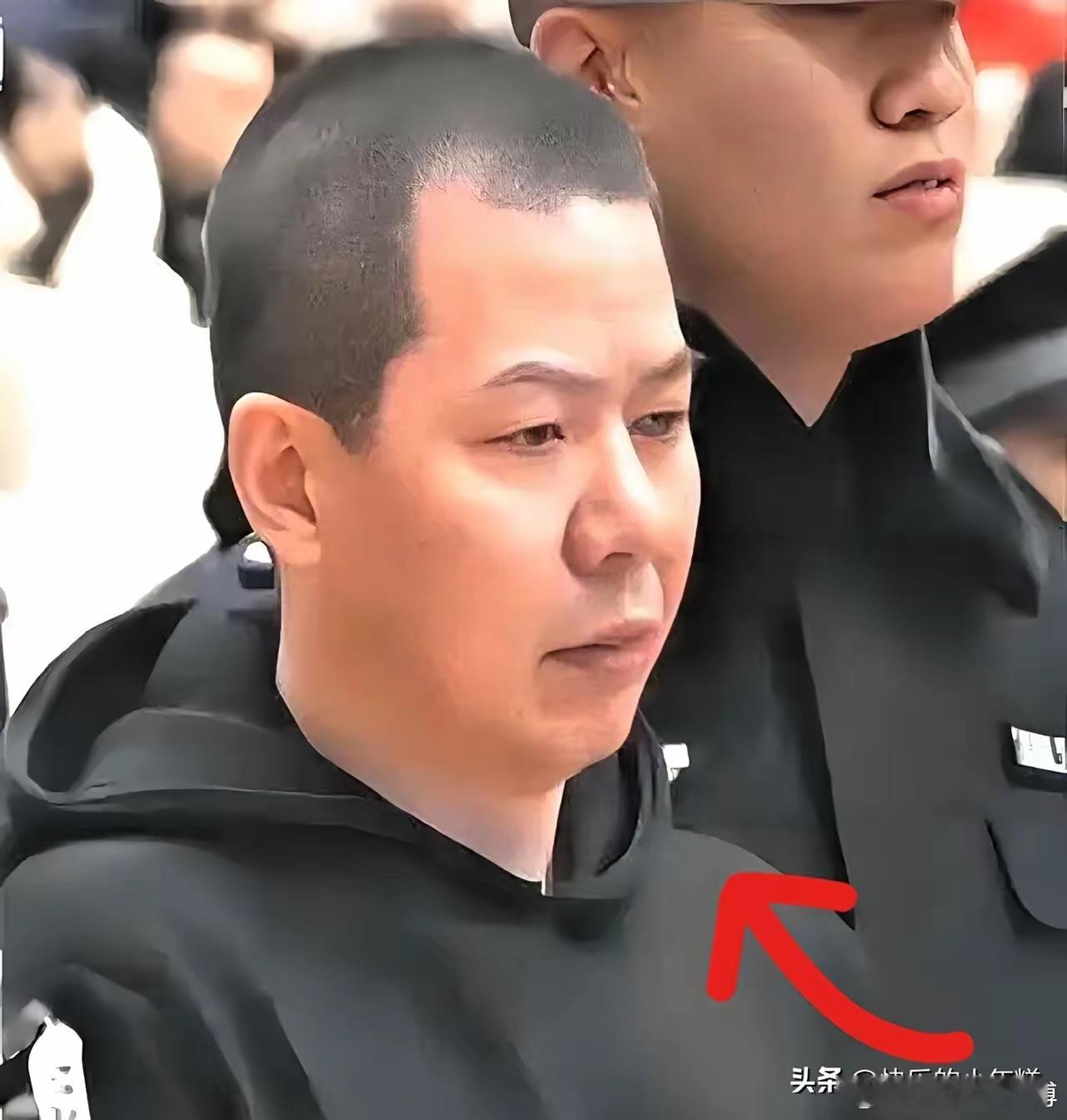 今天看到个极度荒诞的案子，连编剧都不敢这么编。山西涉黑头目“小四毛”任爱军本是无