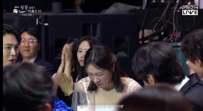 廉惠兰青龙奖最佳女配角廉惠兰获青龙奖最佳女配角 恭喜妈妈！！ ​​​