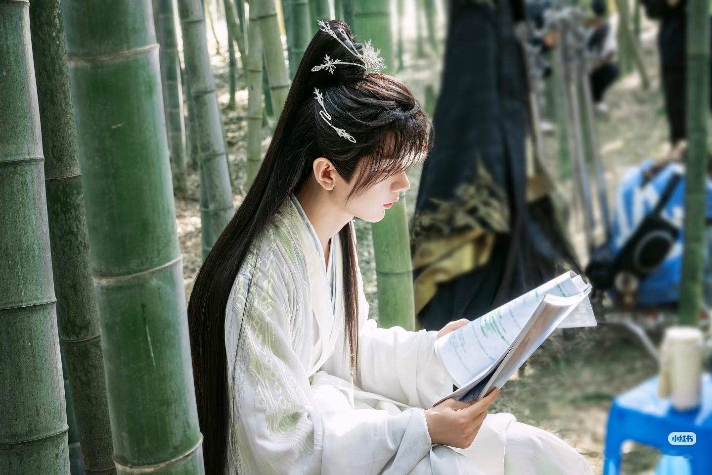 成毅两京十五日cy成毅朱瞻基成毅的真诚不是人设，是底色。他在《狩谎》杀青时买来饮