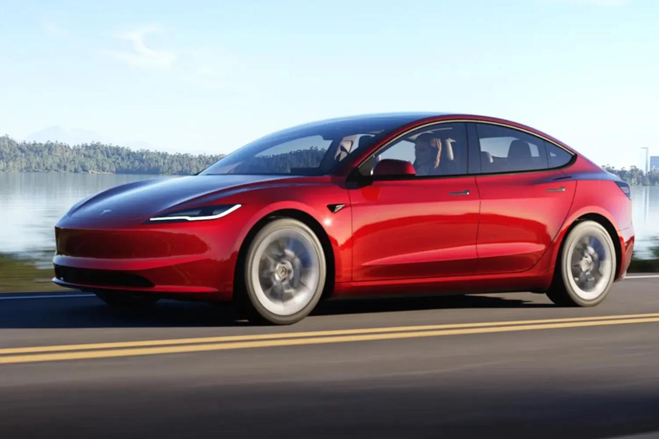 这次压力给到了比亚迪海豹这边，特斯拉Model 3终于迎来了它的第一次改款，焕新