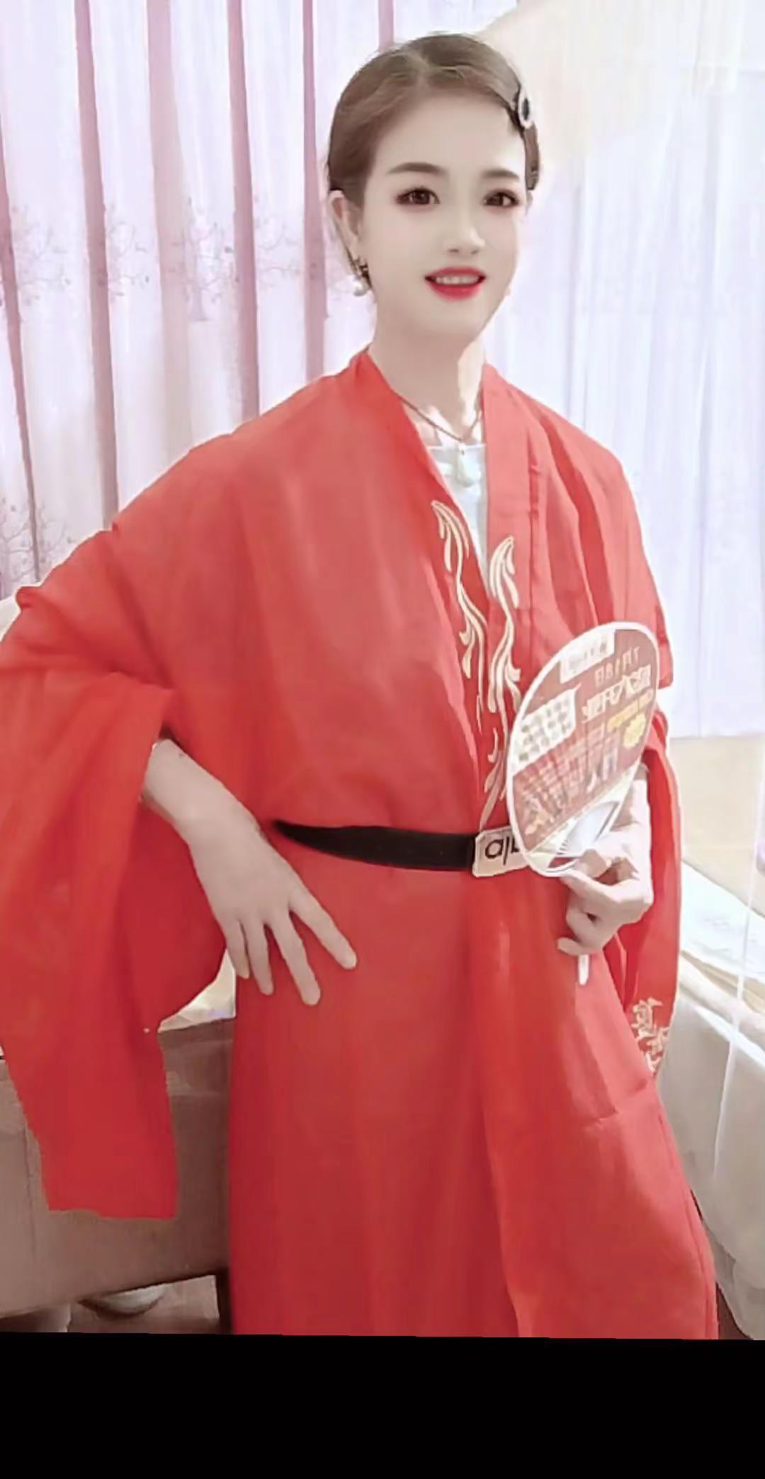 听清楚了吗？亲亲们，我穿的汉服好看吗？实话告诉亲戚们，我只想在我存在的时候留下我