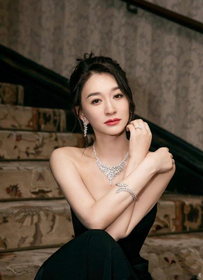 李小冉又在哪儿闯祸呢 别人是营业式搞笑，李小冉是纯天然迷糊，越看越喜欢！ 