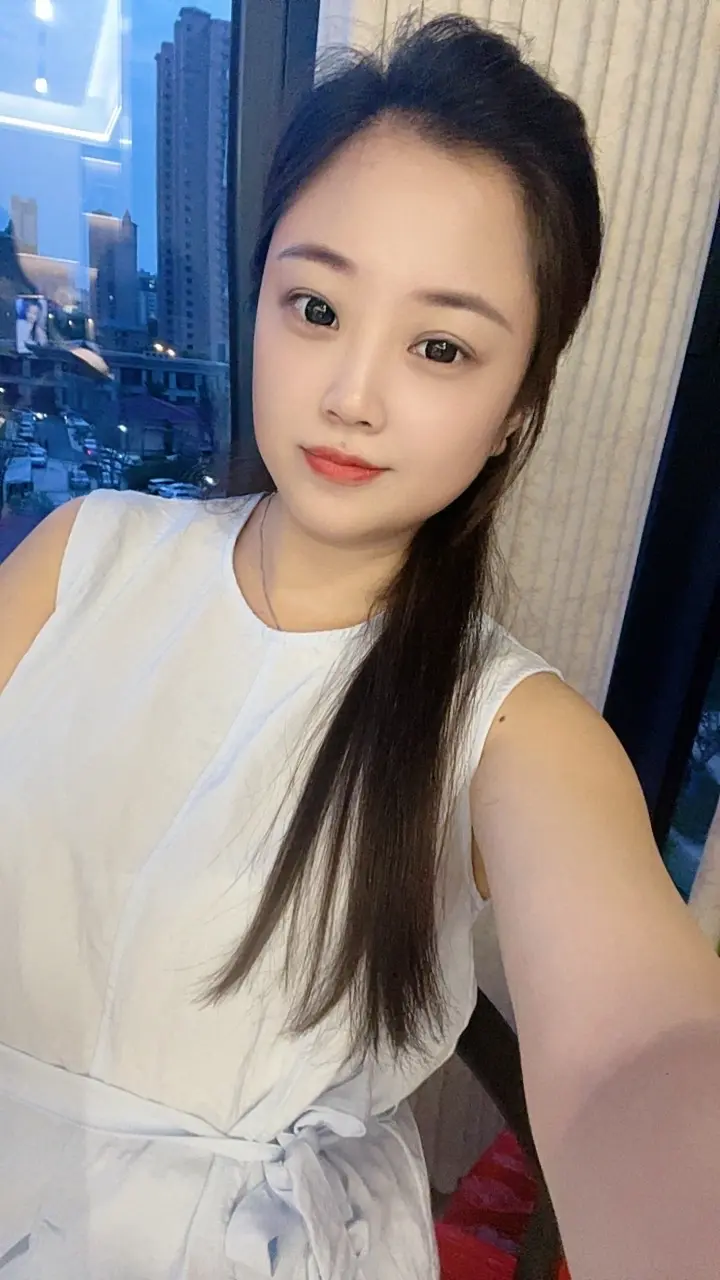 缘起我在人群中看见你，缘落我看见你在人群中.很庆幸可以遇见你，很遗憾只...