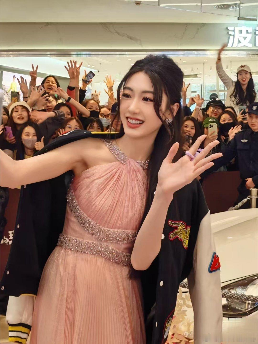 你的2026年愿望是什么呢？愿毓言事业蒸蒸日上，爱情依旧甜蜜❤️愿我们毓言家人好