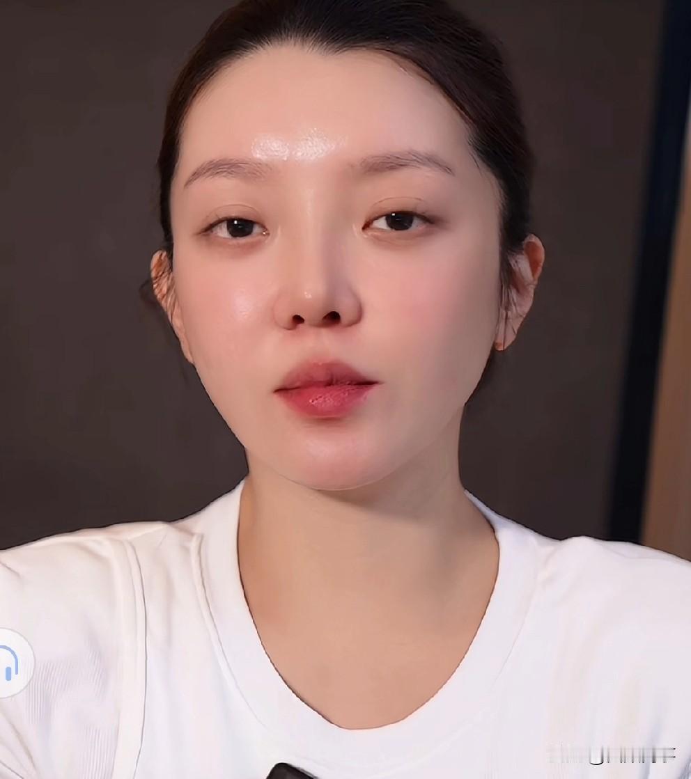 T佑裤链打开，崔阿扎用词不当：你漏珠了！

             T佑直播时