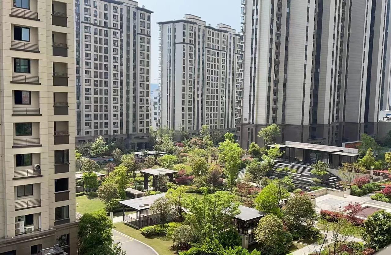 很多房产专家觉得疫情过后，会出现报复性购房消费。如果疫情第一年就结束，我真觉得有