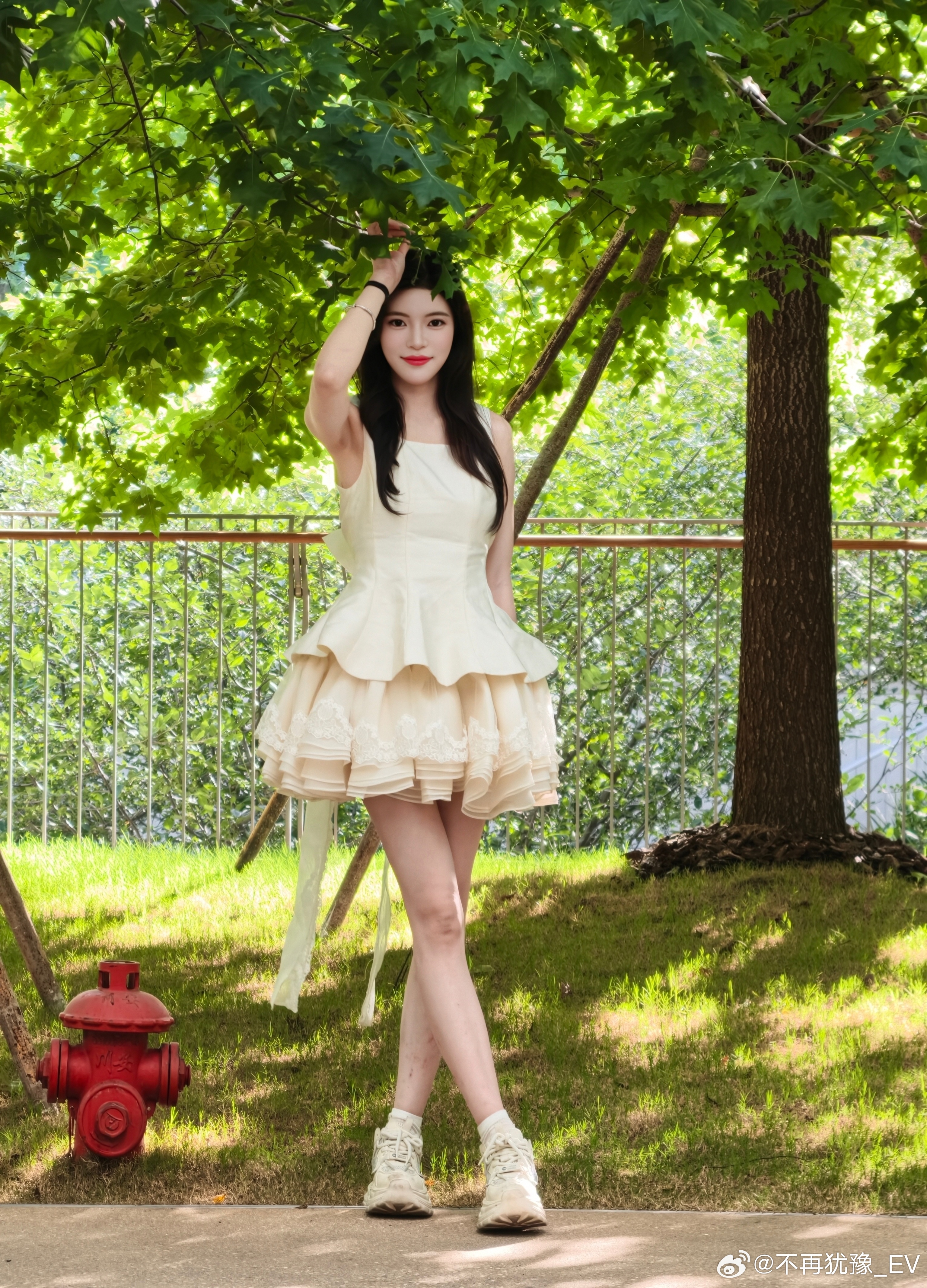 小助理今天是清冷大美女，你们认同吗？ 