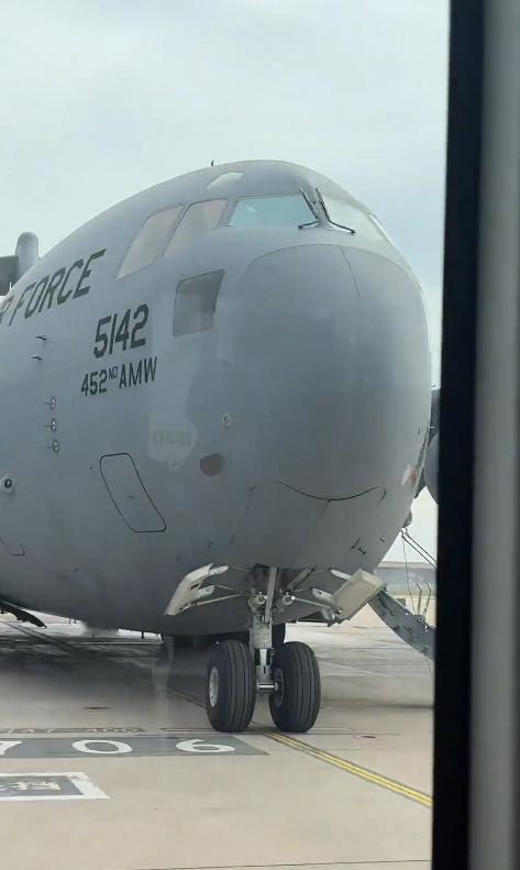 首都国际机场的美军C-17 。隶属于第452空中机动联队 (452nd AMW)