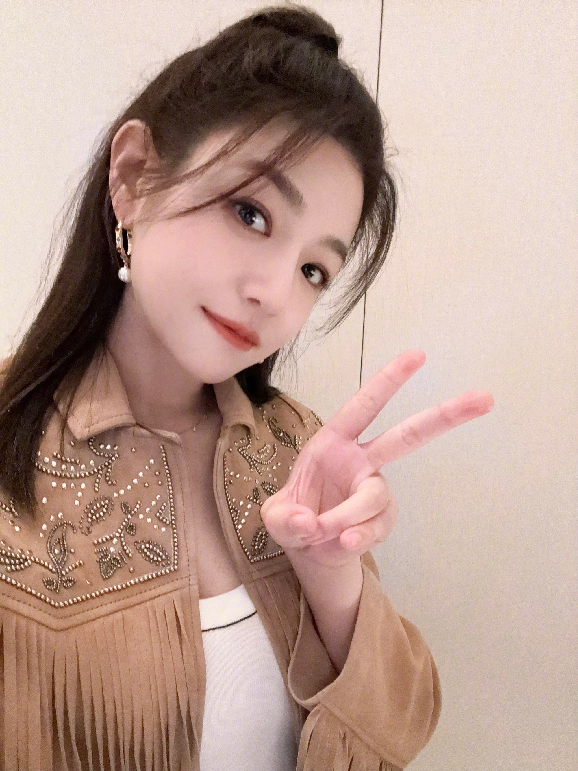 #陈妍希 陈晓# 希望大家给予他们足够的私人空间，不要过度揣测和干扰他们的生活。