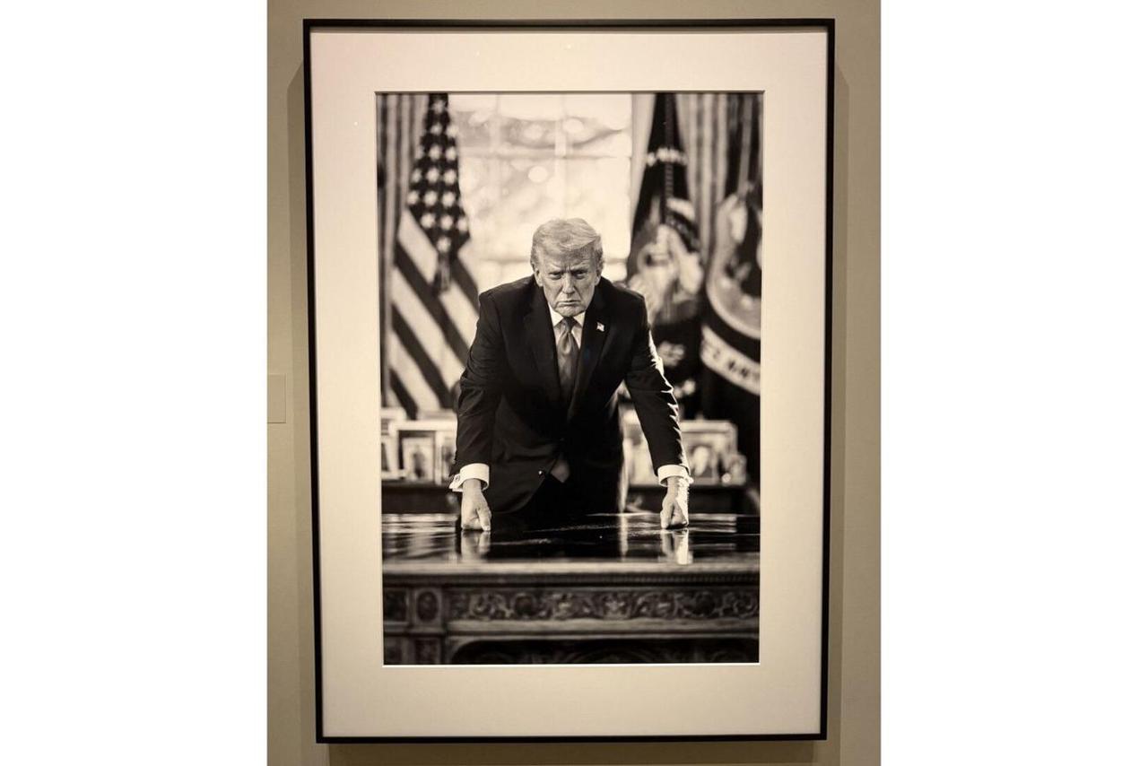 第47任美国总统自豪宣布，他的肖像目前正在华盛顿的国家肖像画廊展出。
总统通过他