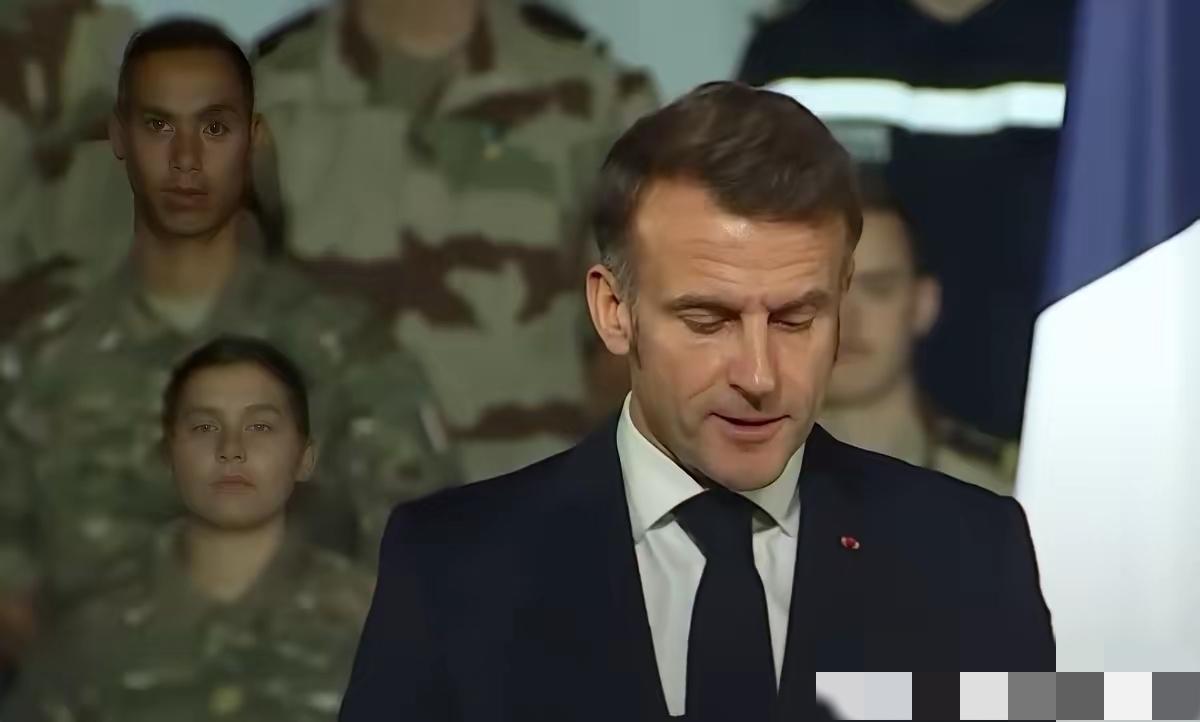 法国总统的双标。马克龙最近有点忙，一边操心委内瑞拉的“家务事”，一边还得护着法国