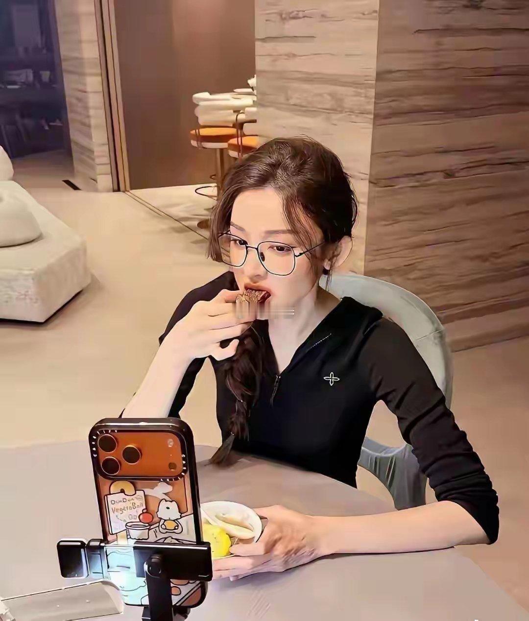看完古力娜扎的一天一餐就这点量，就知道为什么人家明星能瘦下来了。普通人学不来吧？