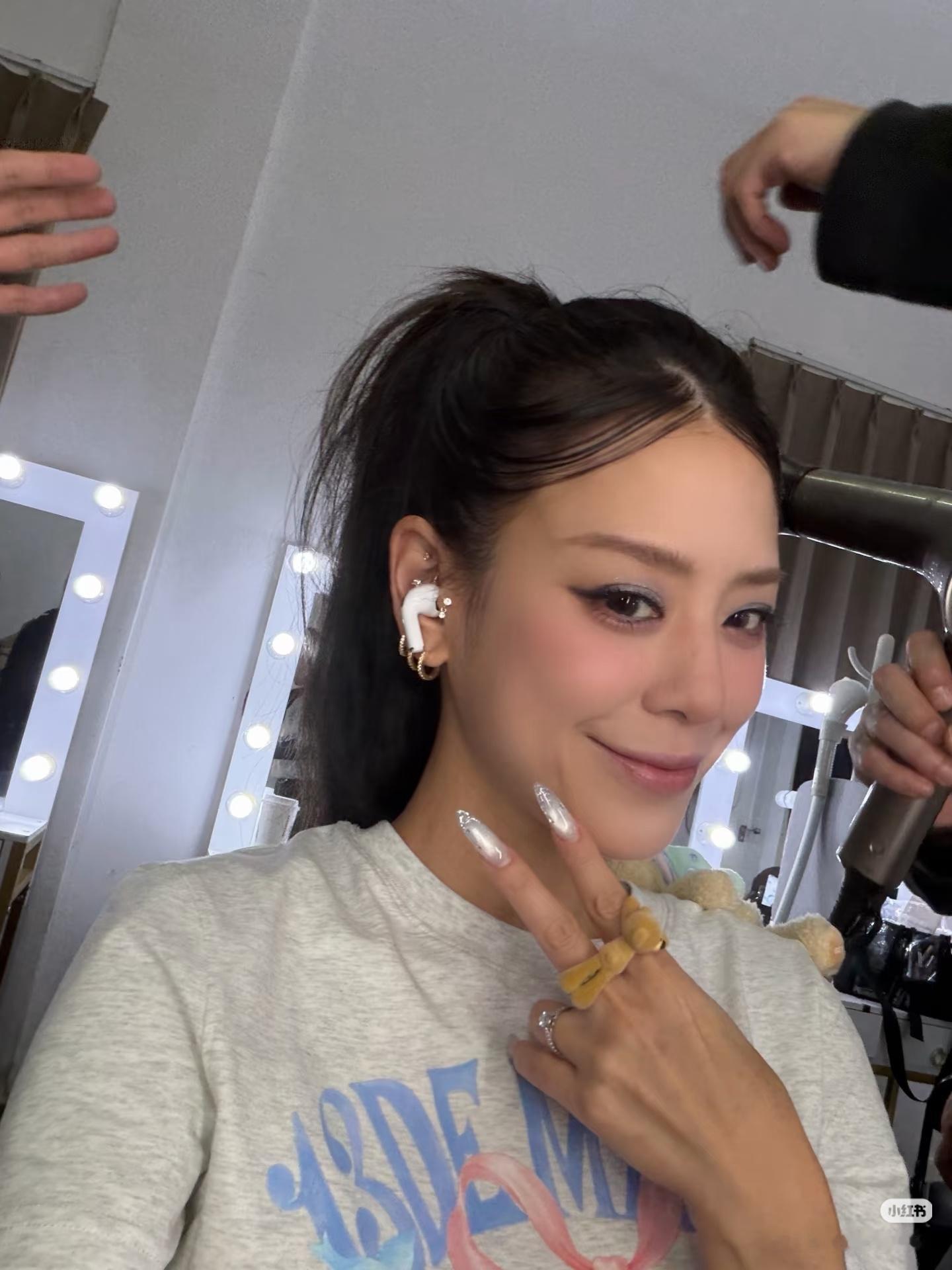 江语晨把收信听成了肘击姐姐完全笨蛋美人来的，好可爱的吧，虽然不懂但还是乖乖照做了