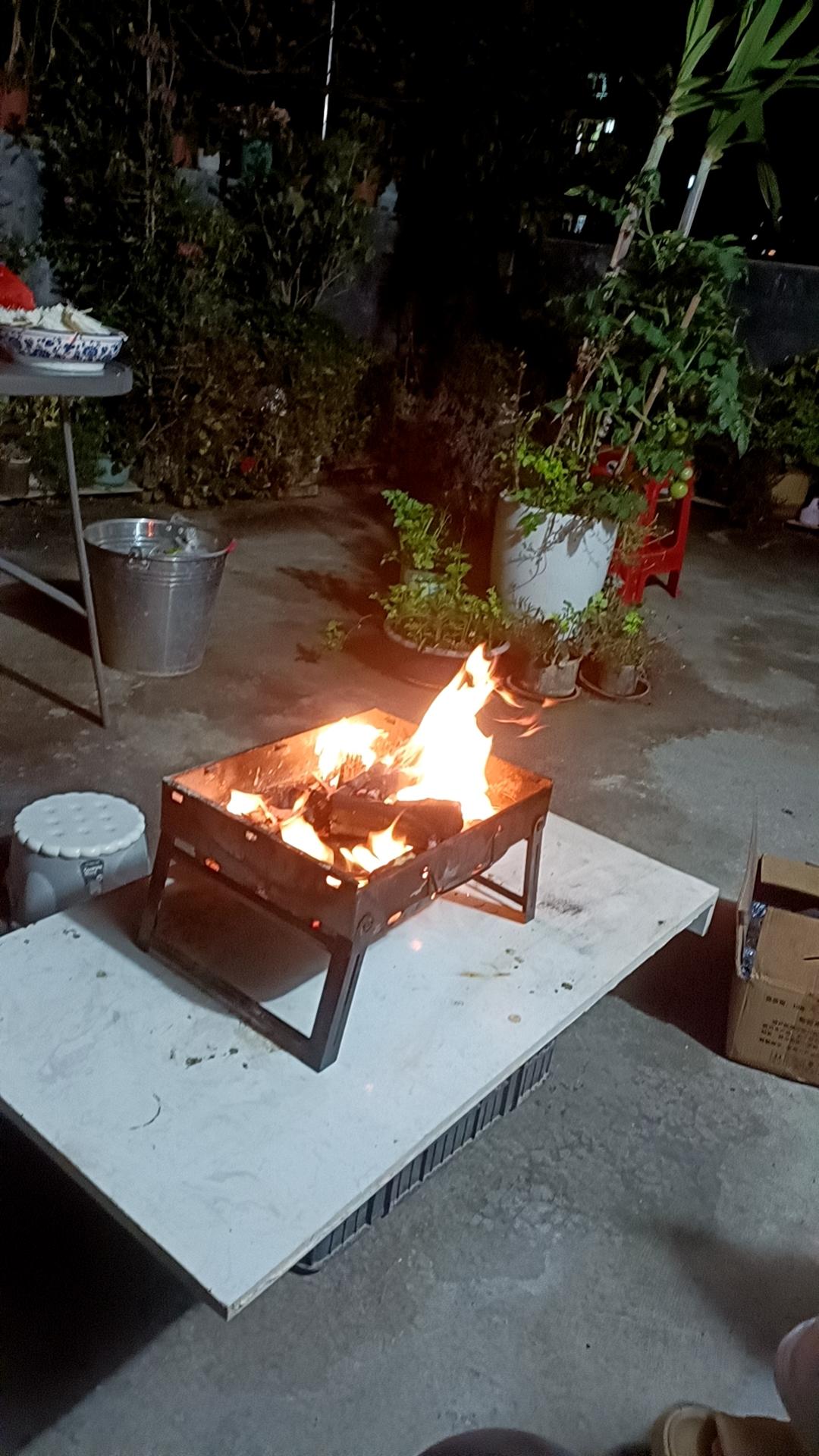 天气冷，吃烧烤刚刚好。[大笑]