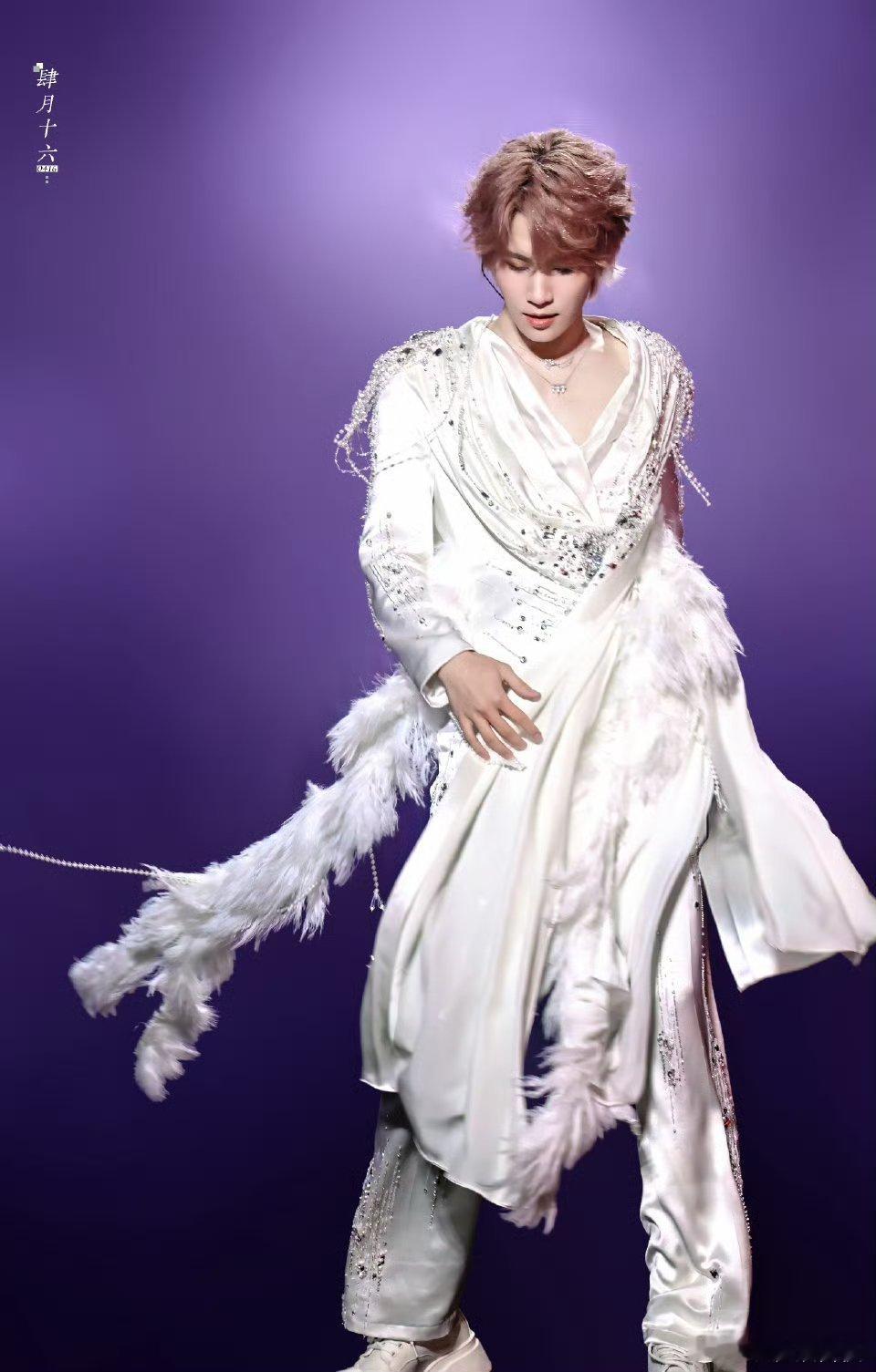 张真源solo又一个神级舞台！力量与美感结合得刚刚好，每一次律动都撩人心弦🕺完