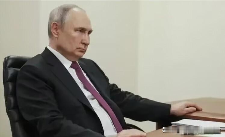 中国不妨向普京取取经，拿出10亿美元加入特朗普举办的“和平委员会”。

据央视新