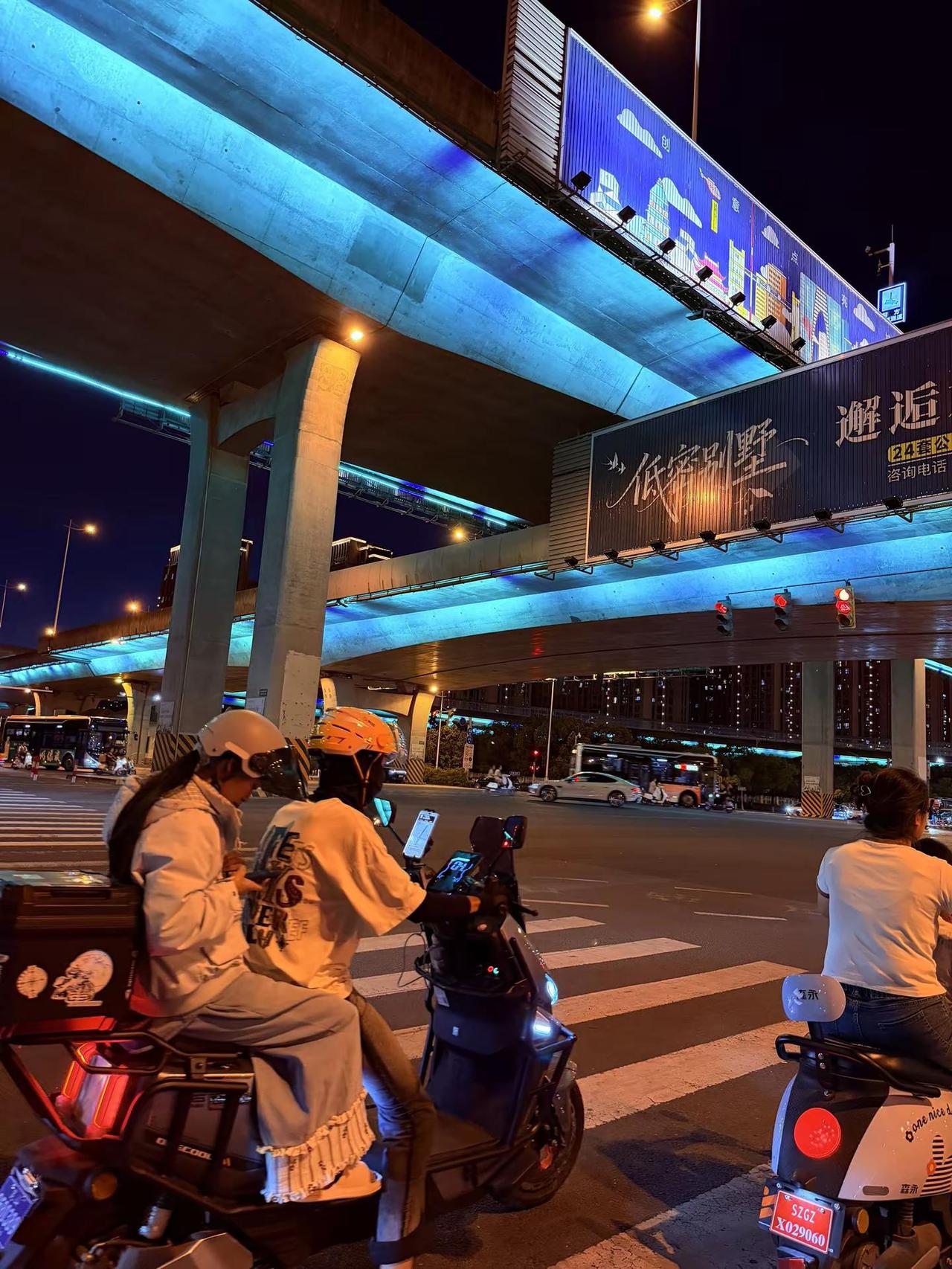 我们无法站在现在的角度 去评判当时的自己 如果时间再来一次 以当时的阅历和心智 