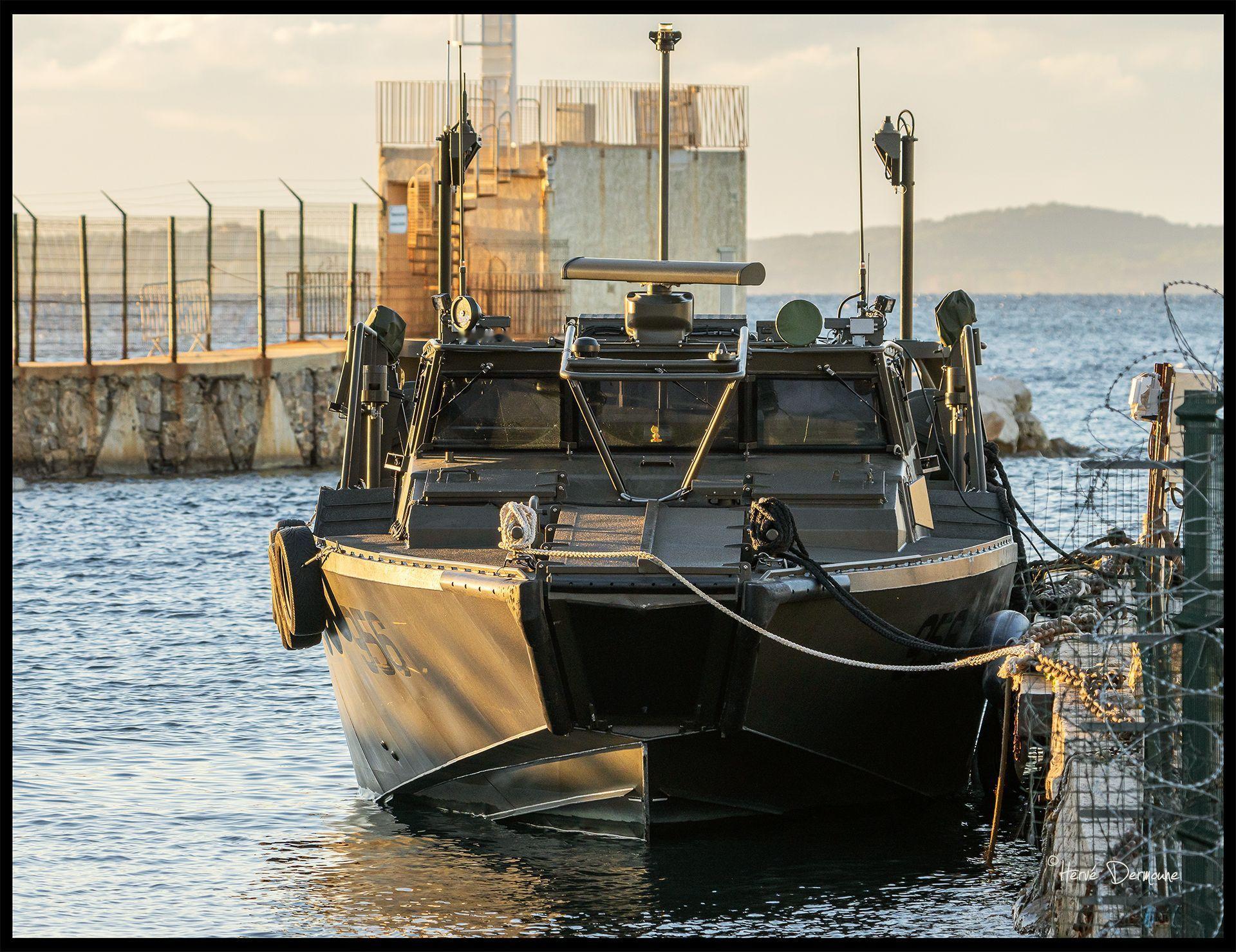 2025年，法国海军陆战队向瑞典海军租借了三艘CB90型快速攻击艇，租期18个月