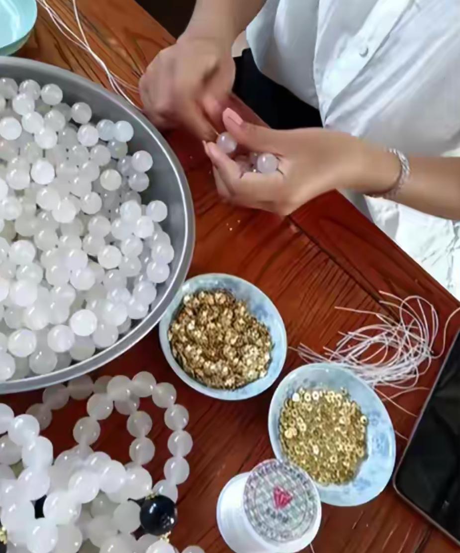 “杀鸟盘”专挑已婚妇女下手，几块钱就想把人的尊严一并打包带走，手段低劣得像拿小石