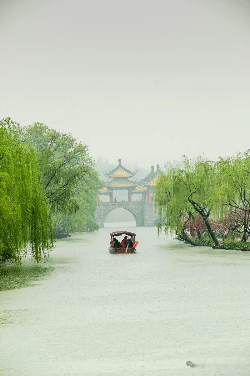 这些地方有大到暴雨6月19日，扬州各地都是雨水绵绵，其中以高邮的雨下的最大，截止