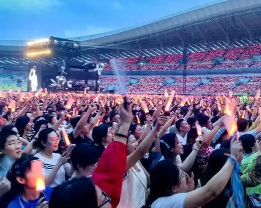 青岛以歌为钥撬动夏日文旅消费增量【青岛演出经济持续升温 山东青岛以“歌”为钥撬动